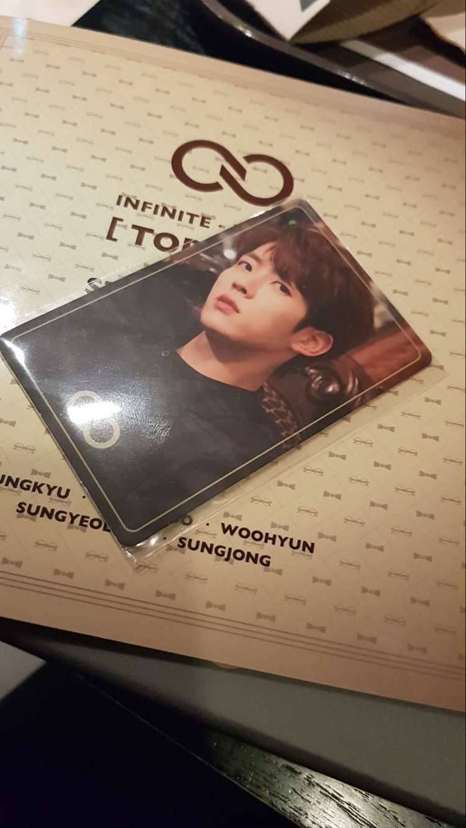 InfinitizeMx's tweet photo. [11-01-18] "M Countdown" ha regalado a las Inspirits un álbum de stickers de #INFINITE durante la pre-grabación del programa. https://t.co/YHOVWBIzh7
