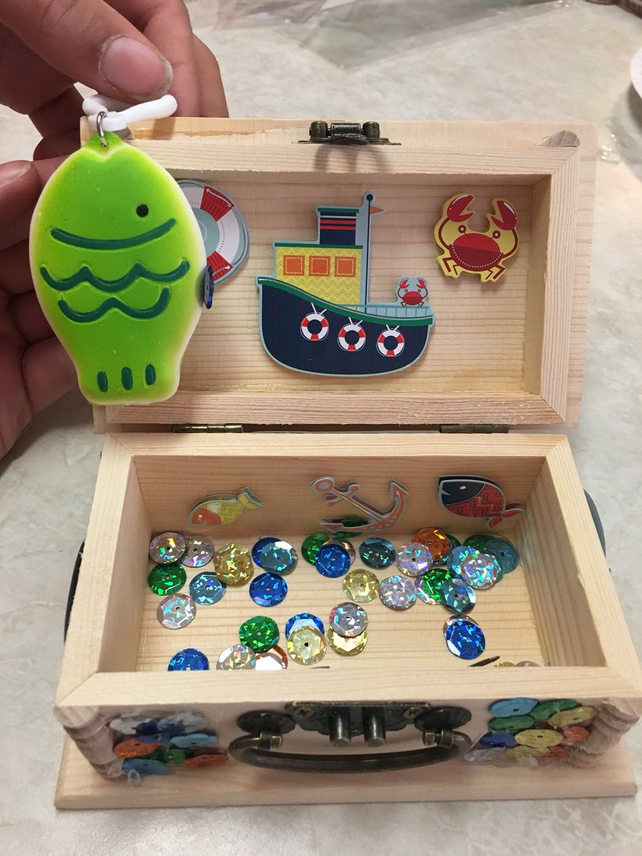 MissGrussing's tweet photo. Trying to add positive reinforcement to my 4th grade class. The kids seemed stoked about this when I shared it with them today. We named the fish flippy! #pbis #kidsdeserveit #sel #leadupteach https://t.co/vRXfhrFaHM