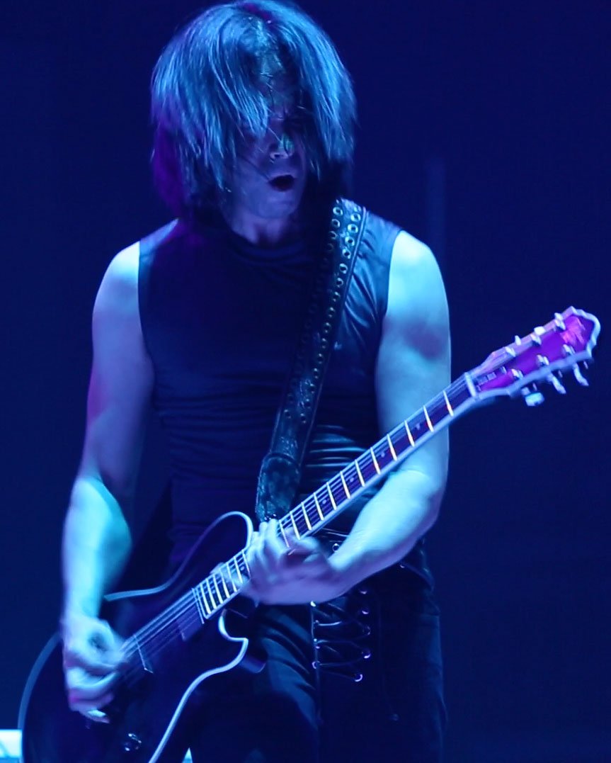 emmgryner's tweet image. It’s #TBT somewhere in the world! Here’s producer/mixer @FGryner rockin it on the arena stage supporting @DefLeppard - a band he has shot many a video for! #multitalented #shinyhair #brotherfromthesamemother