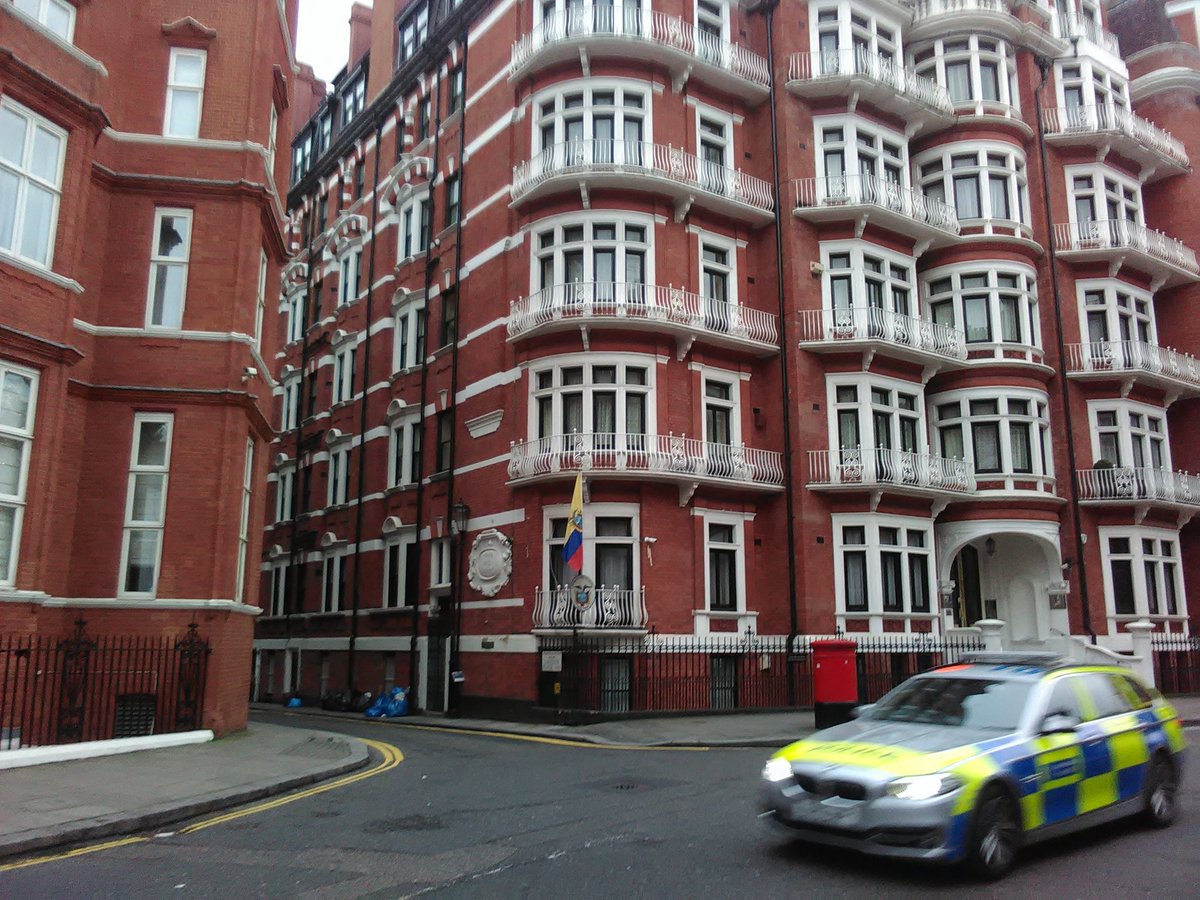 Police presence at the embassy is both overt &amp; covert. Marked cars, motorcycles and officers on foot do rounds regularly. Spend any length of time nearby, expect to speak to an undercover officer. I had a lengthy 'chat' to a covert officer wanting to know all about me. #Assange