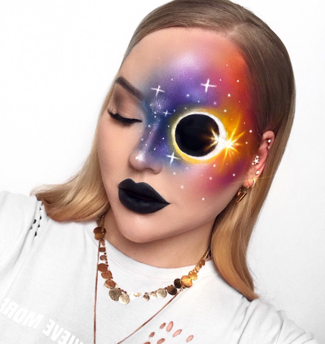 NikkieTutorials's tweet image. TO THE 🌒 AND BACK 🌙💫✨