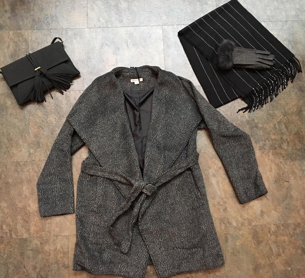 CharmedAVL's tweet photo. Gonna' have ❄️ ❄️winter weather again! ❤️ our new classic herringbone wrap coat ($49.95) with the perfect accessories. Lots of new warm weather gear to choose from #dhopcharmed #charmedlife #staywarm #ashevillefashion #ashevilleshopping #boutiquestyle downtownasheville https://t.co/B6cbmGqSjd