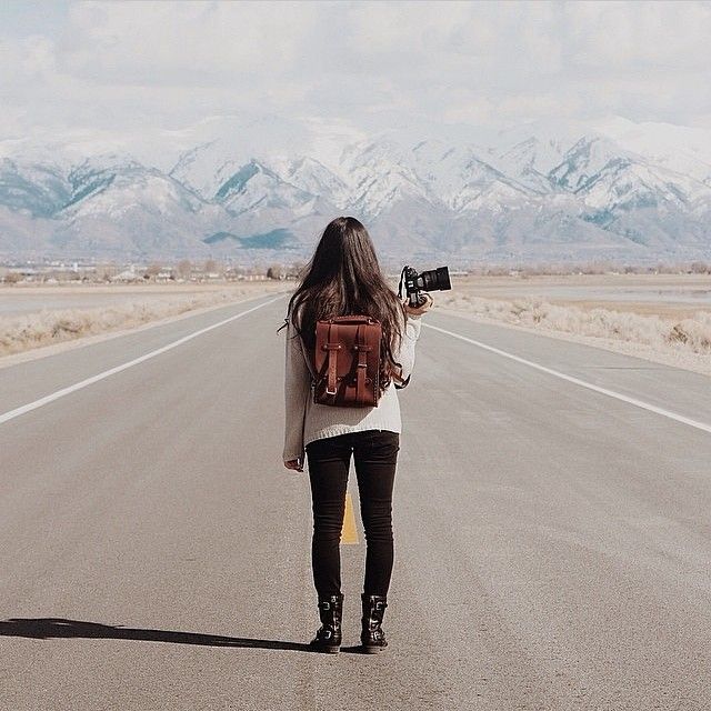 ifuwrefamous's tweet photo. 144. depois de lançar as cases no site e ver que foi um sucesso vc decide ir descansar um pouco e fazer uma viagem com alguns amigos. qual foto posta? https://t.co/h7b04arost