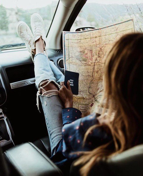 ifuwrefamous's tweet photo. 144. depois de lançar as cases no site e ver que foi um sucesso vc decide ir descansar um pouco e fazer uma viagem com alguns amigos. qual foto posta? https://t.co/h7b04arost
