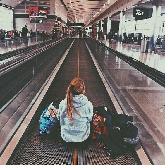 ifuwrefamous's tweet photo. 144. depois de lançar as cases no site e ver que foi um sucesso vc decide ir descansar um pouco e fazer uma viagem com alguns amigos. qual foto posta? https://t.co/h7b04arost