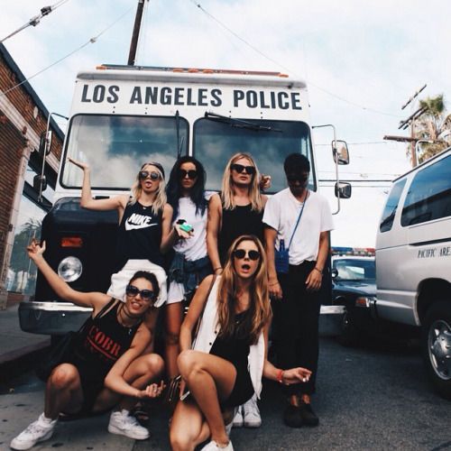 ifuwrefamous's tweet photo. 146. qual foto vc posta no seu instagram com parte da galera? quem sao os @ viajando contigo? https://t.co/3JPkeVsgUS