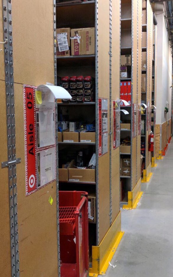 Ryan75Loretta's tweet photo. After an amazing holiday season and remodel it’s time for a backroom refresh at #T2202 #R400BackroomRefresh #G493SoFreshandSoClean @mariann5244 @samshah21 @BethGates23 https://t.co/pBLQxtT6oz