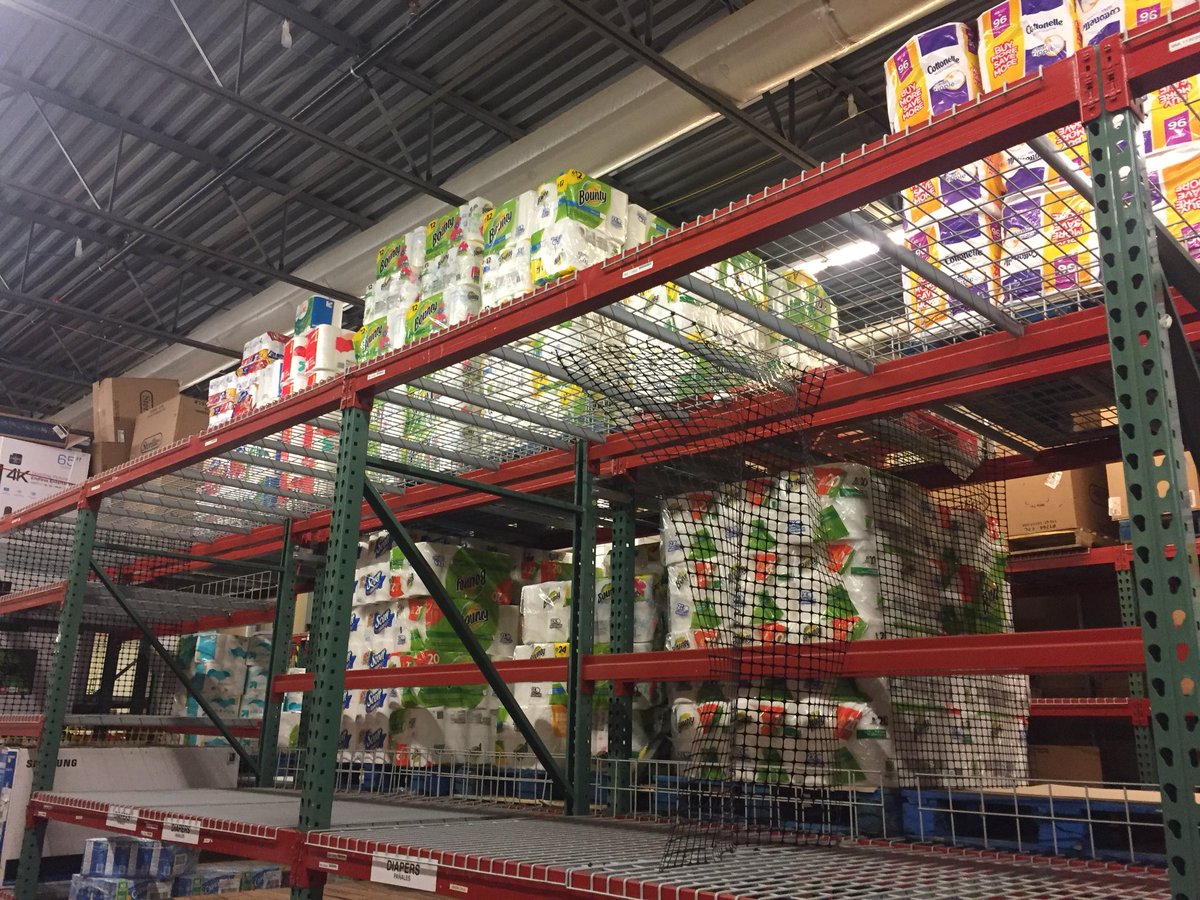 Ryan75Loretta's tweet photo. After an amazing holiday season and remodel it’s time for a backroom refresh at #T2202 #R400BackroomRefresh #G493SoFreshandSoClean @mariann5244 @samshah21 @BethGates23 https://t.co/pBLQxtT6oz