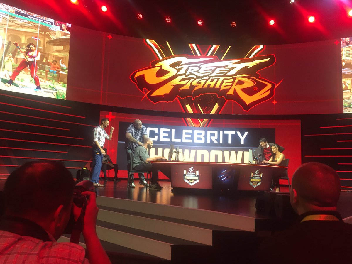 CES's tweet image. @SHAQ rooting on @BaronDavis!