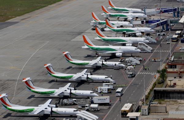 africautomob's tweet photo. Signature ce jour d'un accord entre @Gouvci par le ministre des transports de #civ225 et @flyethiopian Pr le démarrage de 4 vols directs/semaine Abidjan-USA (Washington,New York + une 3e ville) dès mi-mai 2018 en boeing 787 de dernière génération
#MobilitéAméliorée
#AfricAutoMob https://t.co/o9aTBHpftg