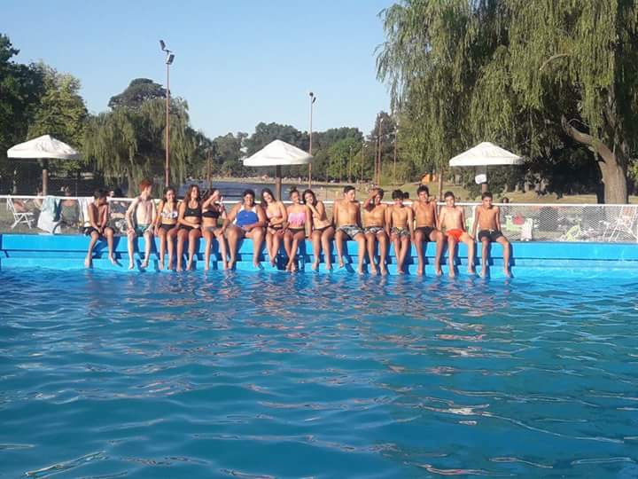 Deportes_Azul's tweet photo. #Verano2018 
#PiletaMunicipal
#Azul https://t.co/3j8lHxORpe