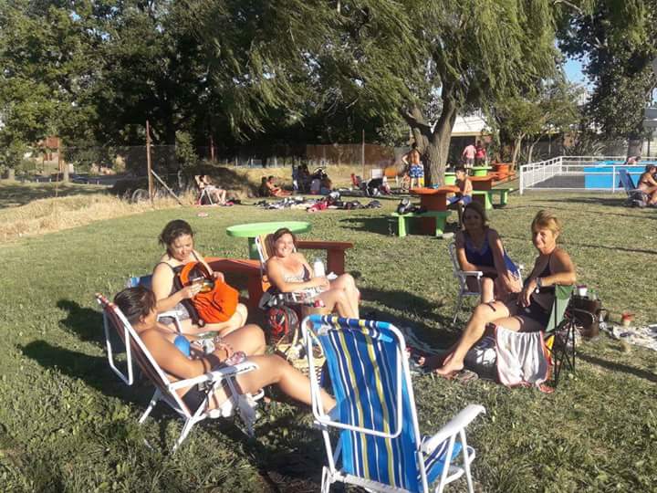 Deportes_Azul's tweet photo. #Verano2018 
#PiletaMunicipal
#Azul https://t.co/3j8lHxORpe