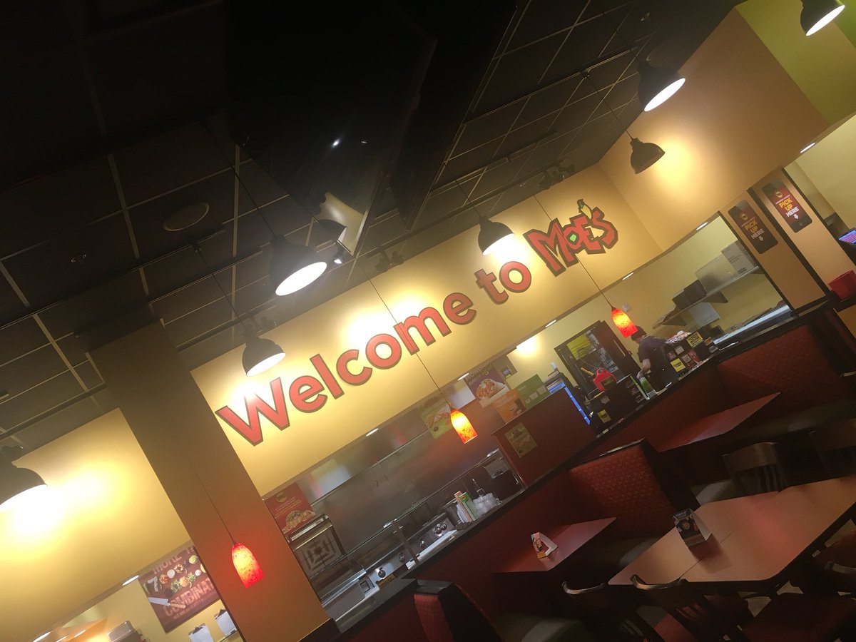 emptynestersat's tweet photo. Great nachos and a killer soundtrack at the Columbia MO location! @Moes_HQ #Mizzou https://t.co/3kGH63ZnWl