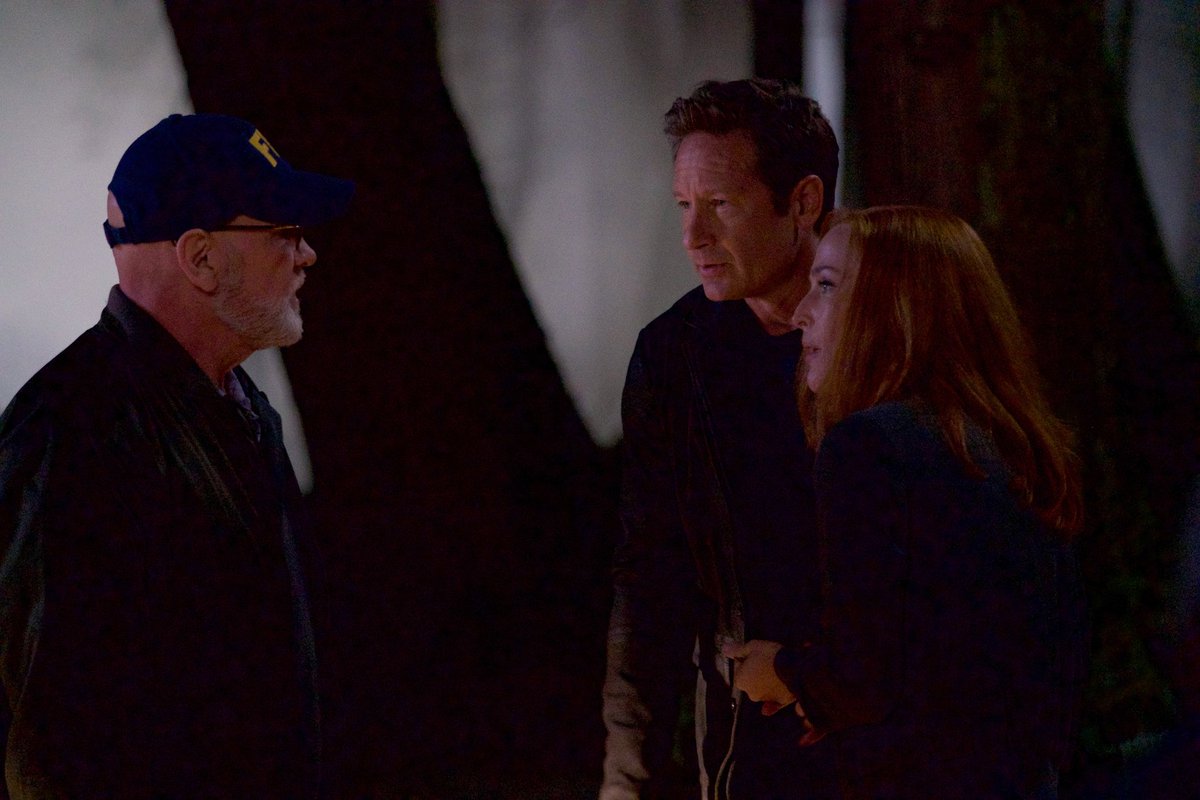 thexfiles's tweet photo. RETWEET if you're ready. 🙌 An all-new episode of #TheXFiles STARTS NOW. https://t.co/mypLwKnIWh