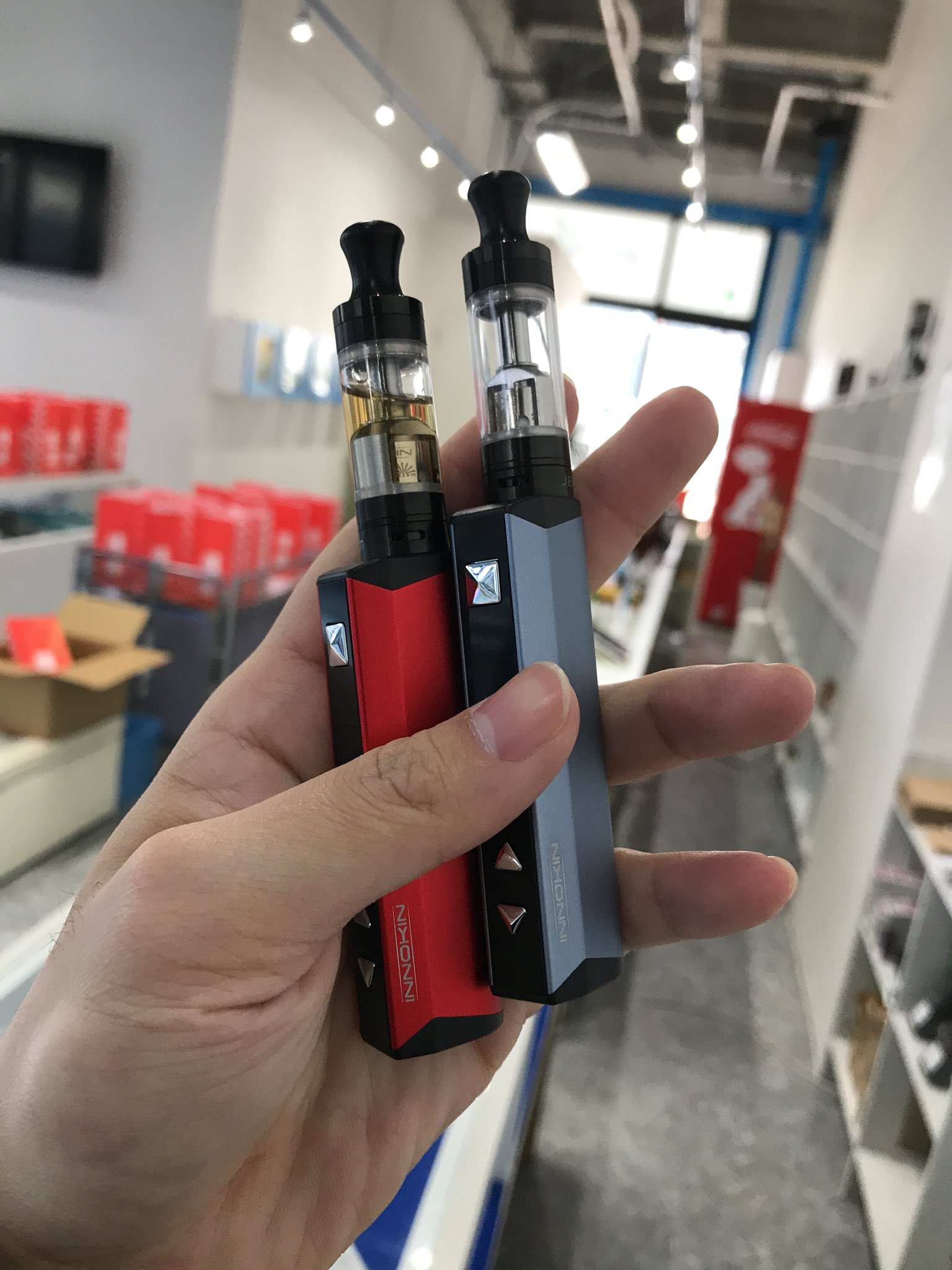 Vapevillage天神店 スターター ｊｅｍ 女性に優しいvape 電子タバコ とはこの事ですね W この小ささで味もかなり出る 吸いごたえも良し 煙の量は5段階調整となっております Vape 電子タバコ 天神 大名 小倉 Jem ベイプ