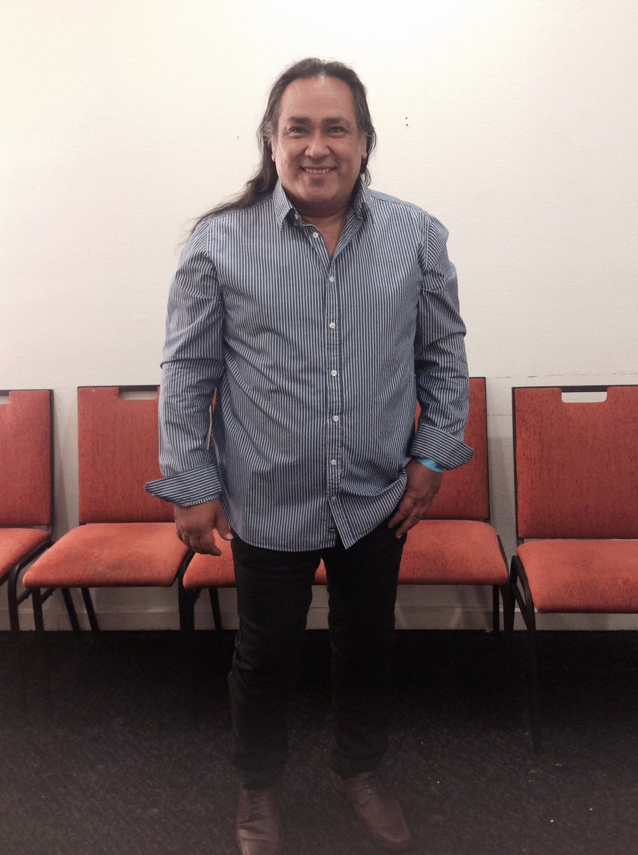 CityCenterRos's tweet image. ¡Ya está listo #SergioGalleguillo para salir al escenario de #Jarana! 🎤🎶