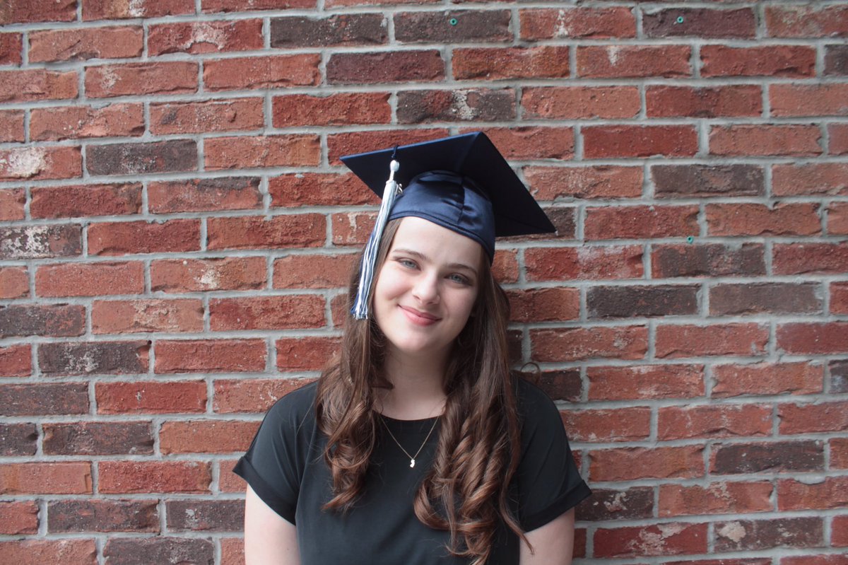 milfisher7's tweet photo. 🎓😊 https://t.co/TfmepjjdV6