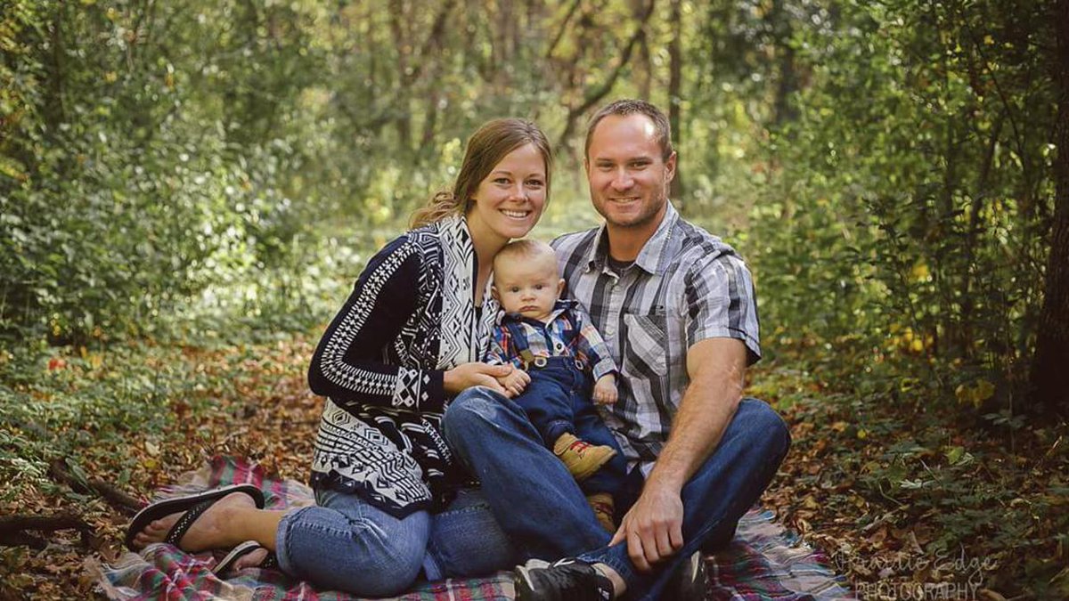 WDAYnews's tweet photo. ‘We’re all better for having known her’: Barnesville-area schools mourn loss of coach killed in crash https://t.co/afALJg4a6Q https://t.co/fNYjOOrCNC