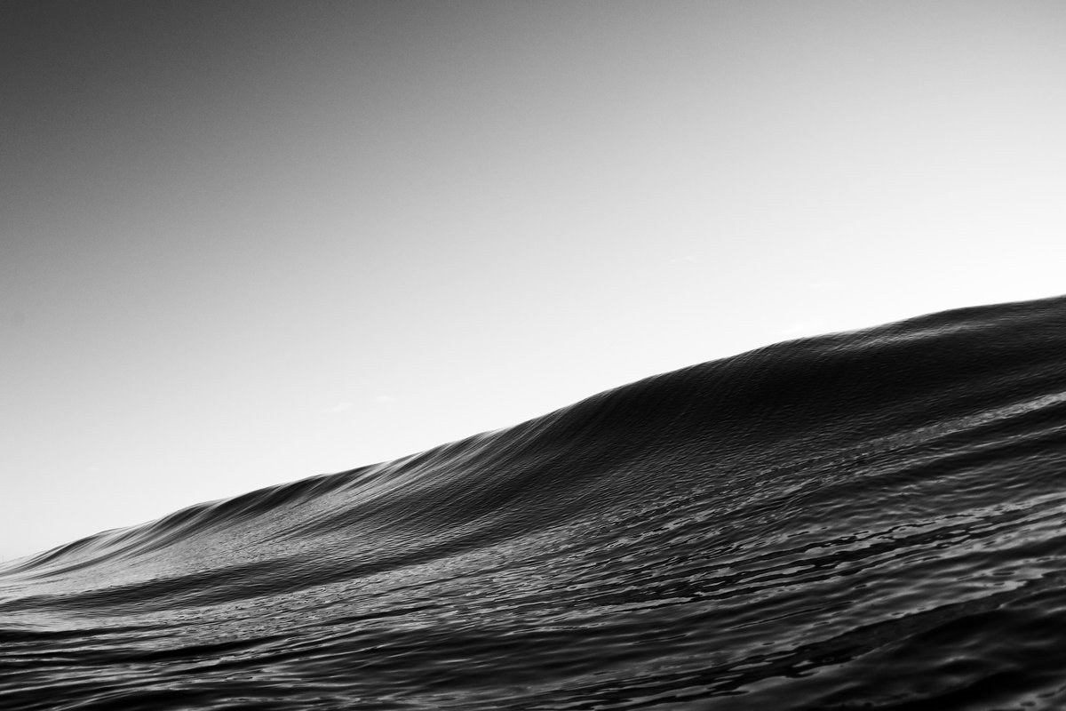 wsl's tweet image. Evening glass 🌊 Photo by @bcliffordphoto
