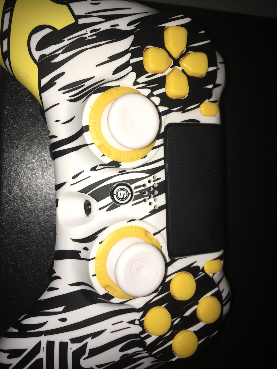 genesisyoutube's tweet photo. Thanks for the scuf @ScufGaming @OpTic_Scumper https://t.co/51hMzUZsnF
