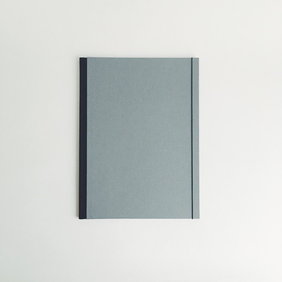 wknd_bookbinder's tweet photo. 034 DOCUMENT FOLDER for EXHIBITION at MARK’STYLE TOKYO
#bookbinding #papercraft #DIY #stationery #documentfolder #製本 #文具 #週末でつくる紙文具 #マークスタイル https://t.co/SHwk9wym4D