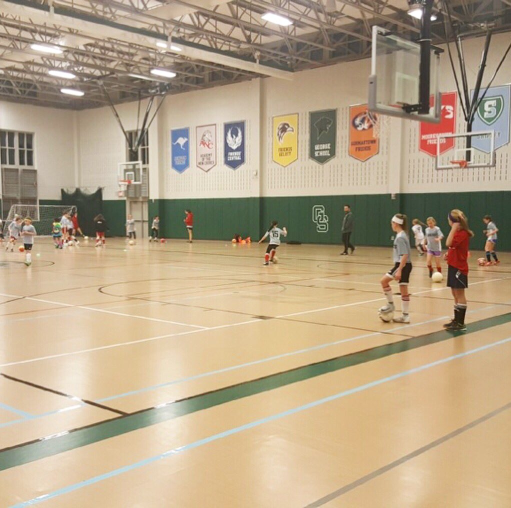 crusa_fcb's tweet photo. Snow on the ground and freezing temperatures? No problem Time for indoor soccer!! Great night of training for u11 and 12 FCB USYS girls at The @GeorgeSchool ! ⚽️⚽️⚽️ #FCB #FCbucks #crusa https://t.co/CbyzObq476