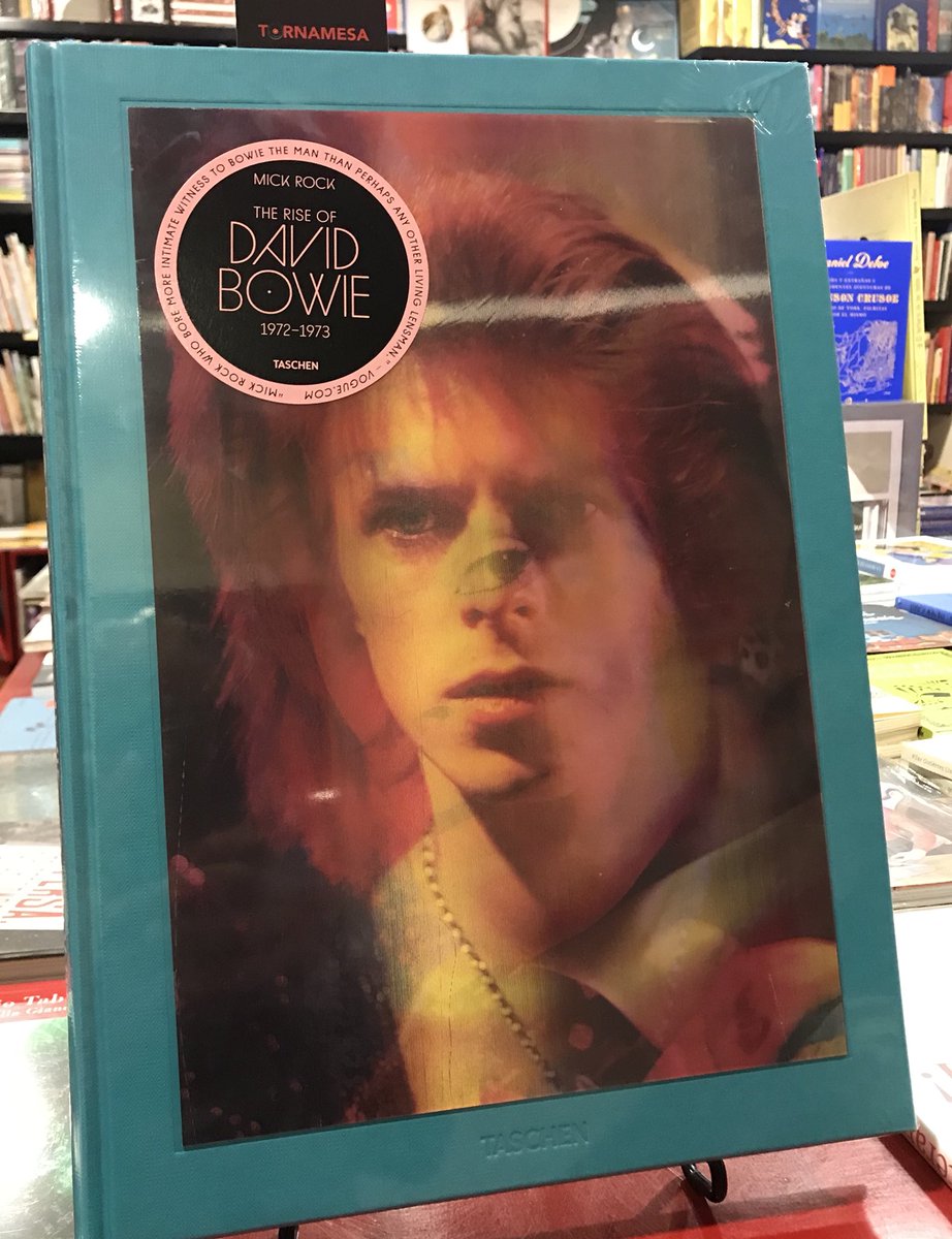 LaTornamesa's tweet photo. “EL CAMALEÓN DEL ROCK”
(8 de enero 1947 - 10 de enero 2016)
TORNAMESA #MasQueLibros
#Discos #Vinilos #LP #CD #Bowie
#EnLaLibreríaNosVemos https://t.co/jotZDuRCCy