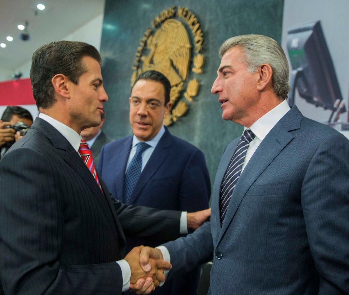 TonyGali's tweet photo. En Puebla promovemos y garantizamos el derecho humano a la identidad. Acompañé al Presidente @EPN en la presentación del programa Soy México🇲🇽, Tu #ActaDeNacimiento en Línea. https://t.co/5zDUpFh9iV