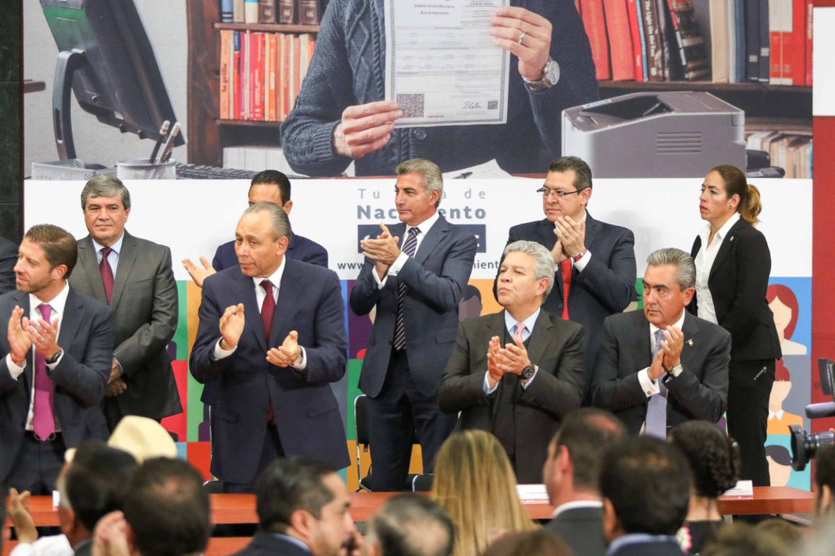TonyGali's tweet photo. En Puebla promovemos y garantizamos el derecho humano a la identidad. Acompañé al Presidente @EPN en la presentación del programa Soy México🇲🇽, Tu #ActaDeNacimiento en Línea. https://t.co/5zDUpFh9iV
