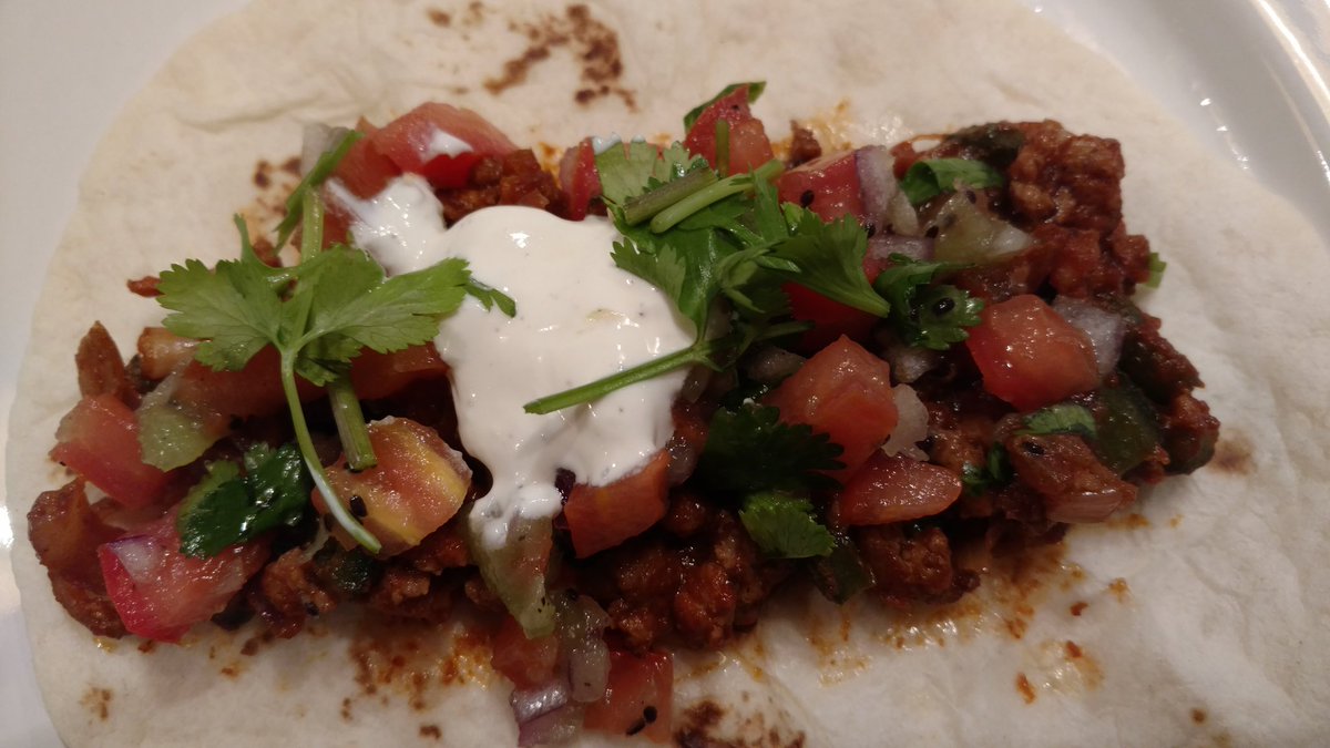 sawedgewood's tweet photo. Pork and Poblano Tacos with Kiwi Salsa and Lime Crema. Note to self: read the instructions carefully. Added at least 3x the amount of tomato paste the recepie called for. Still pretty good but would have been better with less tomato paste. 😀 @HelloFresh, #dinnerdone https://t.co/vXewhP2IXi