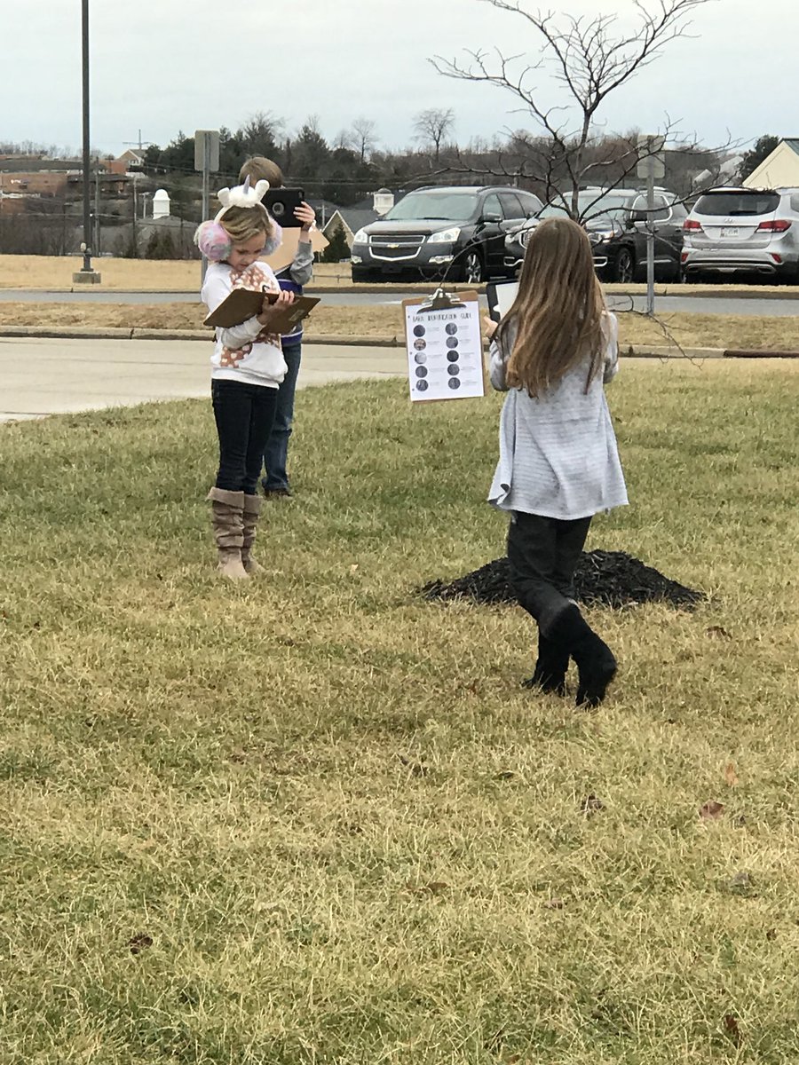 MrsK_STEAMLab's tweet photo. Choosing our trees for #ProjectBudBurst 🌳
Nature Club Ss chose a tree and took photos📸. They then turned their photos into watercolor artworks🖌🎨 
! #natureclub @EES_Mustangs https://t.co/yOdQeRGAuu