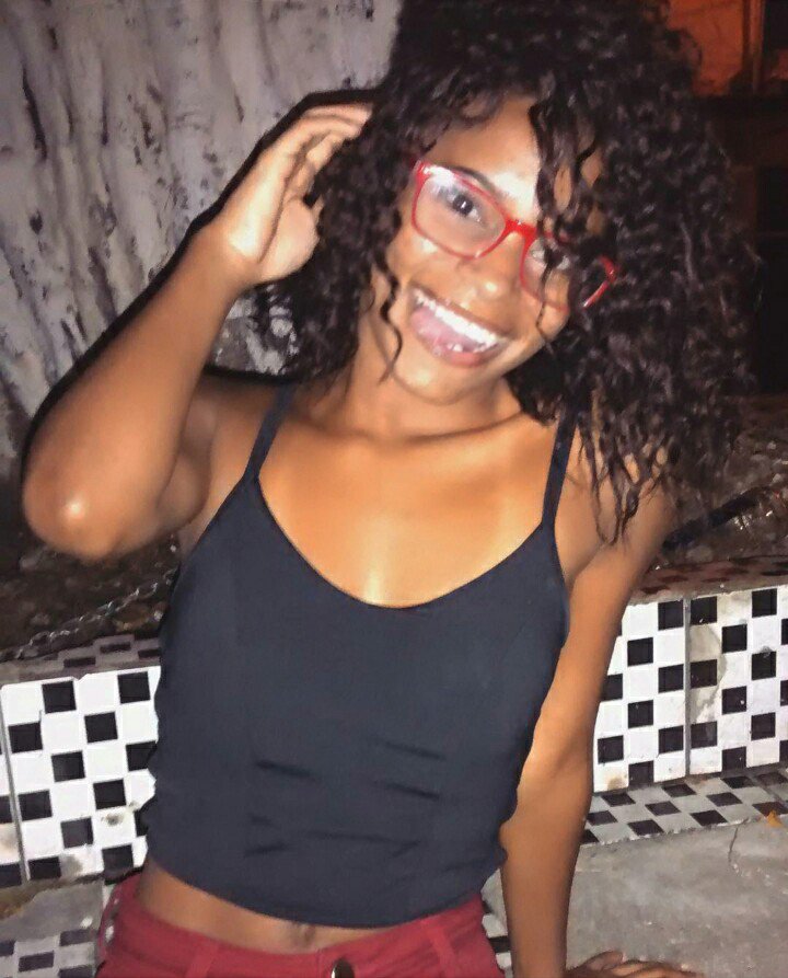 eu_danizinhaa's tweet photo. Tá meio embasada mais vai assim mesmo rss 😻 https://t.co/pm5zNyCdvl