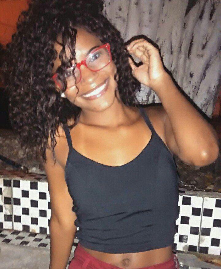 eu_danizinhaa's tweet photo. Tá meio embasada mais vai assim mesmo rss 😻 https://t.co/pm5zNyCdvl