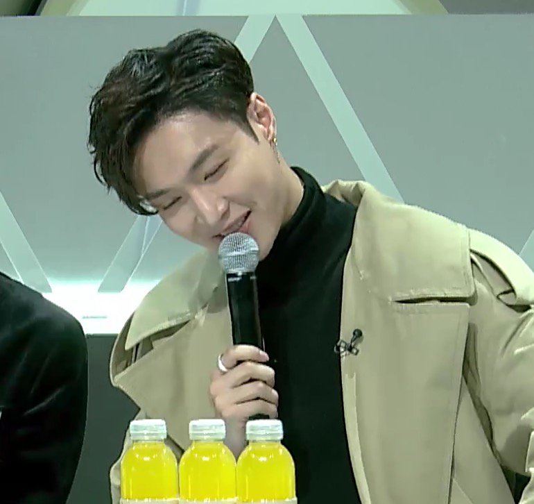 estefaniaxingmi's tweet photo. #YixingIdolProducer @weareoneEXO 
Xing es muy apasionado. Es estricto pero también amoroso. https://t.co/I5FRhHuhet