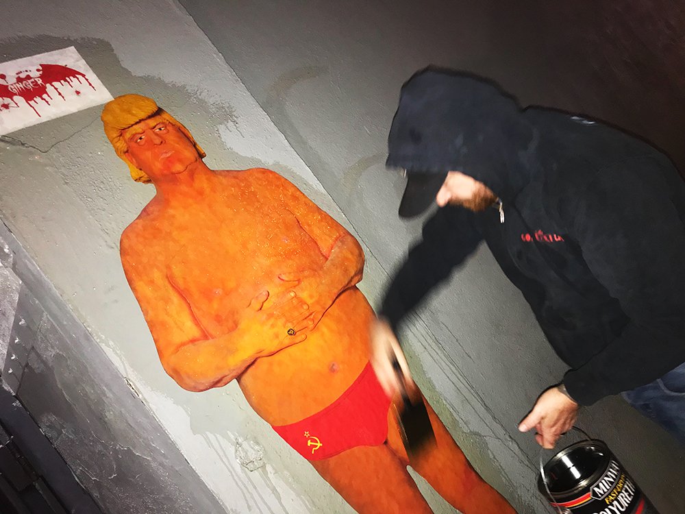 flat_emperor's tweet photo. PARKING LOT ART SHOW
01.11.18
8 pm
317 6th Street
Downtown Las Vegas
NEW PUBLIC POLITICAL ART WORKS
2018
#ZEGINGER #DTLV #CES2018 #LASVEGAS https://t.co/x6TtWWBDms