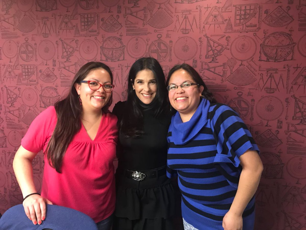 ConsentidosMD's tweet photo. Y como @marthadebayle cumple lo que promete, hoy partimos rosca y convivimos con ella despues de donar a #MyFavoriteThings2017 mientras platicamos de nuestras cosas! La pasamos increíble! Gracias @marthadebayle por todo tu amor ¡No olviden donar #cuentahabientes! https://t.co/XJkIDuejXu