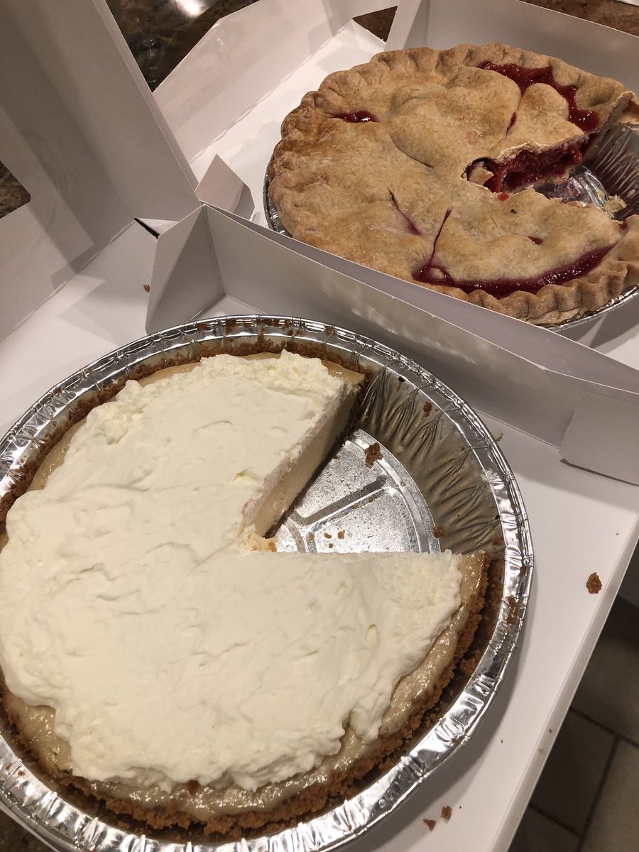 byCindyKramer's tweet photo. New Year’s resolution: eat more pie✔️@LordOfThePiesDC #worthit https://t.co/fILyBdkGKa