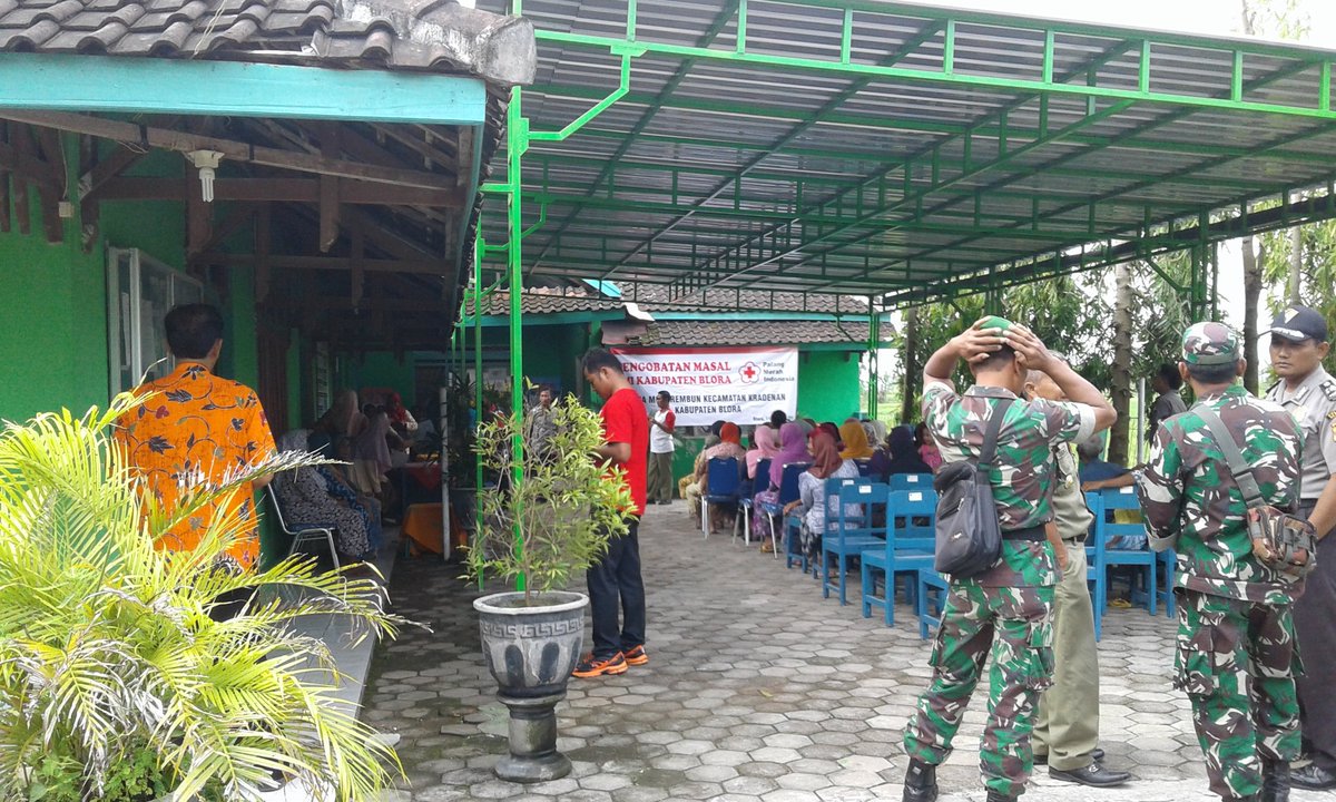 <a href="/pmiblora78/">pmiblora</a> Sedang melaksanakan pengobatan massal untuk korban banjir di <a href="/desamojorembun/">Mojorembun Desaku</a> <a href="/Kec_Kradenan/">Kecamatan Kradenan</a> 
Semoga Bermanfaat..
#JatengGayeng 
#kemalajateng