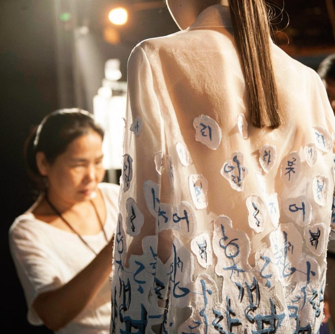 OfficialLSB's tweet image. #liesangbong #NewYork #2014 #Hangul #韩国 #服装 #韩语