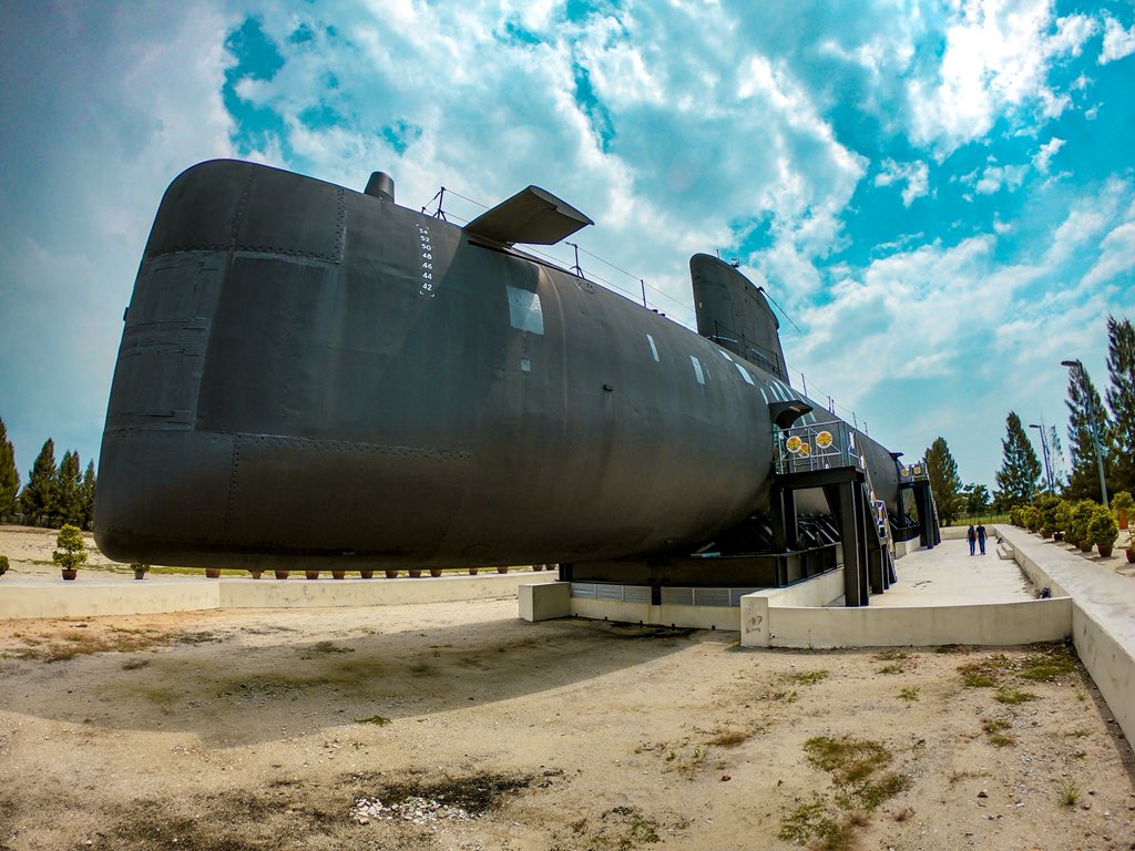 RafRayyan_Radzi's tweet photo. Submarine museum #malacca #ThePuppetz #GoPro #GoProMY #GoProTravel #GoProLife #GoProPhotography #GoProHero6 #HERO6Black #GoWorldWide #gopropointofview #travelphotography #travelvlog #backpackers #traveller #travelgram #holiday #shortvacay #naturelovers #weekendvibes #picoftheday https://t.co/Jc7x5NzPwM