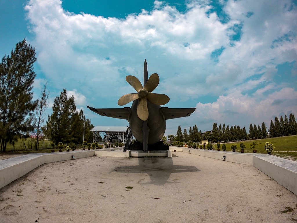 RafRayyan_Radzi's tweet photo. Submarine museum #malacca #ThePuppetz #GoPro #GoProMY #GoProTravel #GoProLife #GoProPhotography #GoProHero6 #HERO6Black #GoWorldWide #gopropointofview #travelphotography #travelvlog #backpackers #traveller #travelgram #holiday #shortvacay #naturelovers #weekendvibes #picoftheday https://t.co/Jc7x5NzPwM