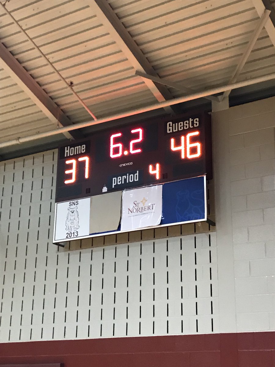 heartcyo2020's tweet photo. Holy Shit. Didn’t know a 3-0 team could be so fuckin ass. Jake Depietro with the play of the year with an absolutely amazing tap assist. Leading scorers: Joe Mc 13, Depietro 10, Odgers 9. This league ain’t ready for us. Grown men among boys. https://t.co/YrZAQy5KML