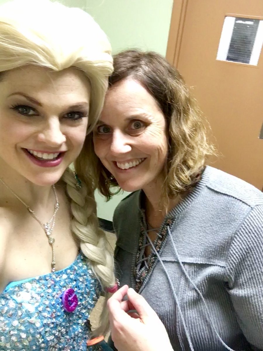 dcsnowprincess's tweet photo. Bestie handler. What a special night! https://t.co/wTkAEJhHK2