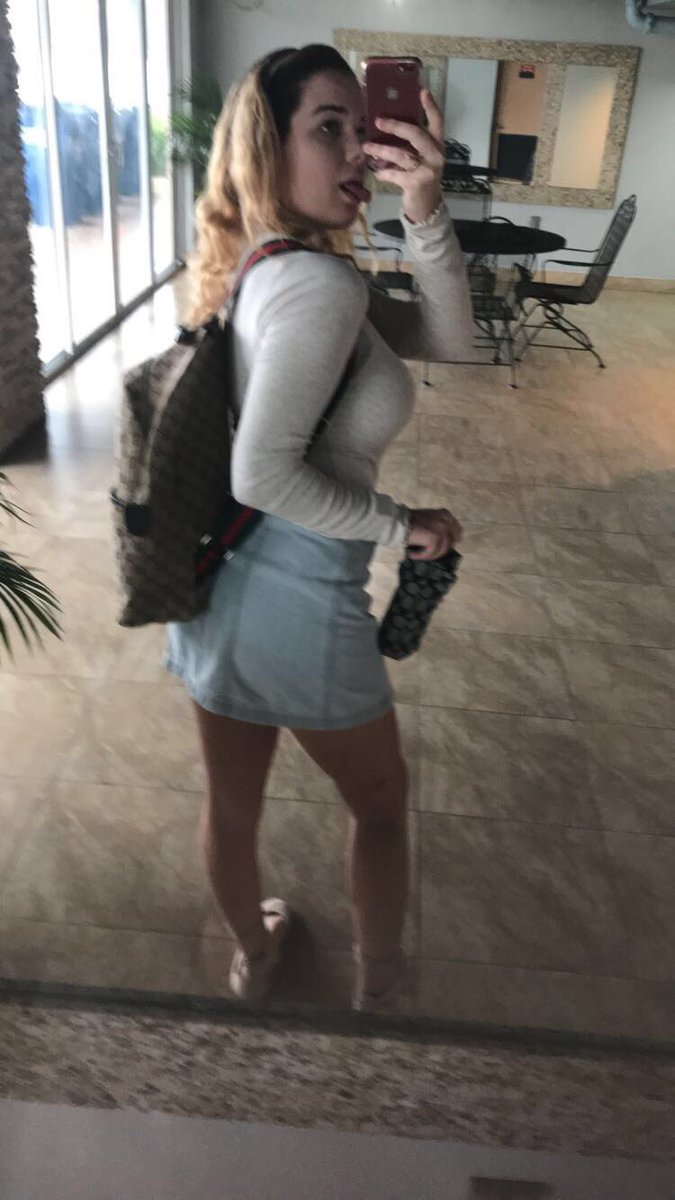 pntbutternjulie's tweet photo. First day of school fit #l8post https://t.co/DnsJUipYxH