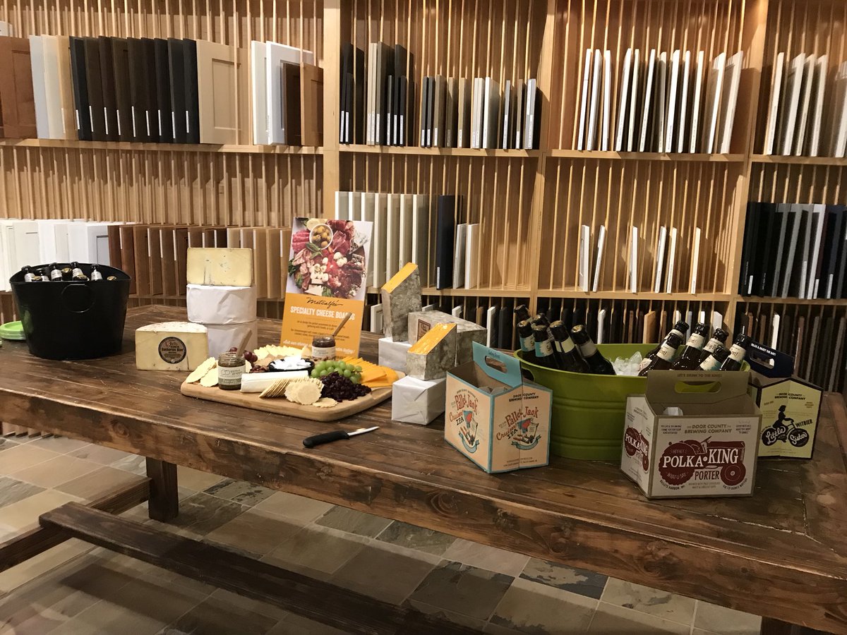 MetcalfesMarket's tweet photo. Oh that’s a beautiful thing 🍺 + 🧀= ❤️. Had so much fun with our pals tonight from @isthmus @WIDistributors @DoCoBrewingCo.  #roellicheese. Thanks for hosting @dreamhousemad !  #cheese #wisconsincheese #beer #wisconsinbeer https://t.co/smRerc68HW