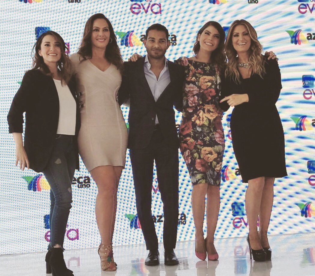 DioLLuberes's tweet photo. Muchísimas gracias a la prensa mexicana por acompañarnos en la presentación oficial de #ClubDeEva junto a @LAURAGII @vdelcastillotv @ESMEOFICIAL @anetteoficial ¡Ya listísimos para nuestro GRAN ESTRENO! 🎥🍎 Lunes 15 a las 12pm por @Aztecauno https://t.co/gMaECTTzAS