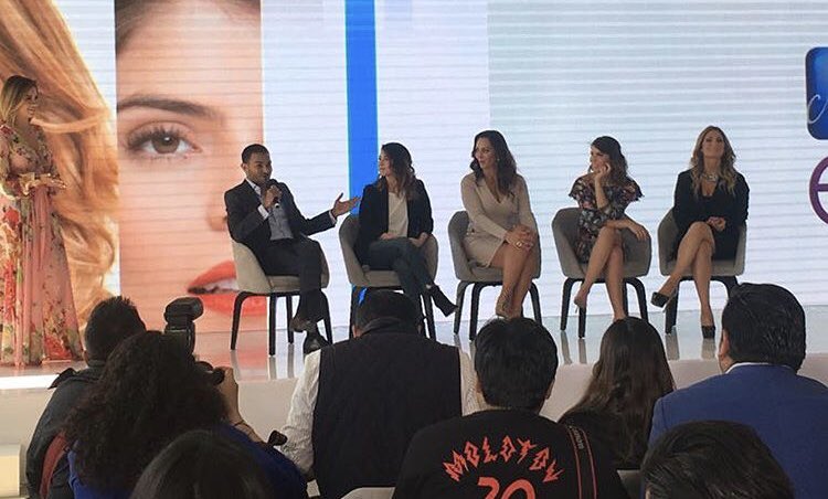 DioLLuberes's tweet photo. Muchísimas gracias a la prensa mexicana por acompañarnos en la presentación oficial de #ClubDeEva junto a @LAURAGII @vdelcastillotv @ESMEOFICIAL @anetteoficial ¡Ya listísimos para nuestro GRAN ESTRENO! 🎥🍎 Lunes 15 a las 12pm por @Aztecauno https://t.co/gMaECTTzAS
