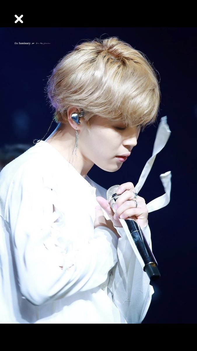 kpopmalifeeu's tweet photo. My friends: hey Do you wish u could see an angel 
Me: https://t.co/kzHA0oUwWX