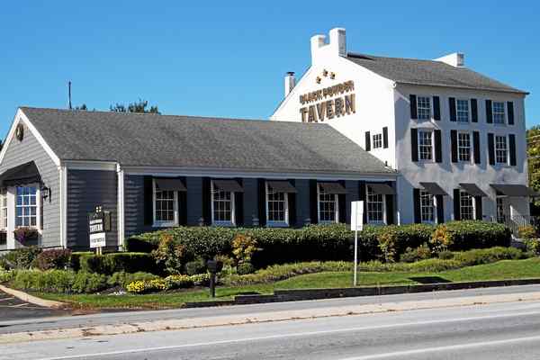 AOIIPhilly's tweet photo. Join us for drinks and dinner on 1/25 at the Black Powder Tavern (built in 1746). RSVP via Punchbowl https://t.co/xvhBbpBKLD https://t.co/B2gk3x0OT0