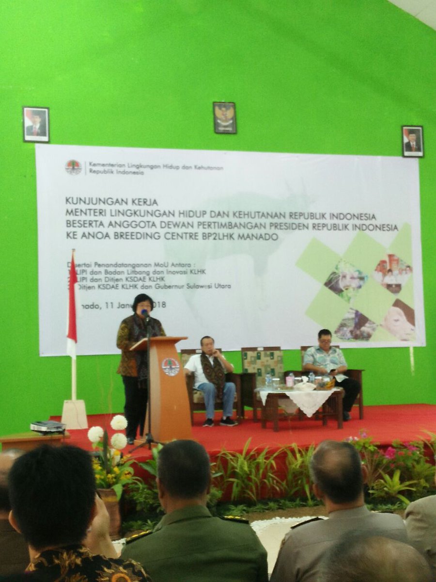kemenhut_ri's tweet photo. Sobat hijau, hari ini Menteri LHK @SitiNurbayaLHK bersama Dewan Pertimbangan Presiden (Watimpres) ke Anoa Breeding Centre BP2LHK, Manado, utk penandatanganan MOU dan pemberian nama anak anoa. https://t.co/OzUa2W30Cx